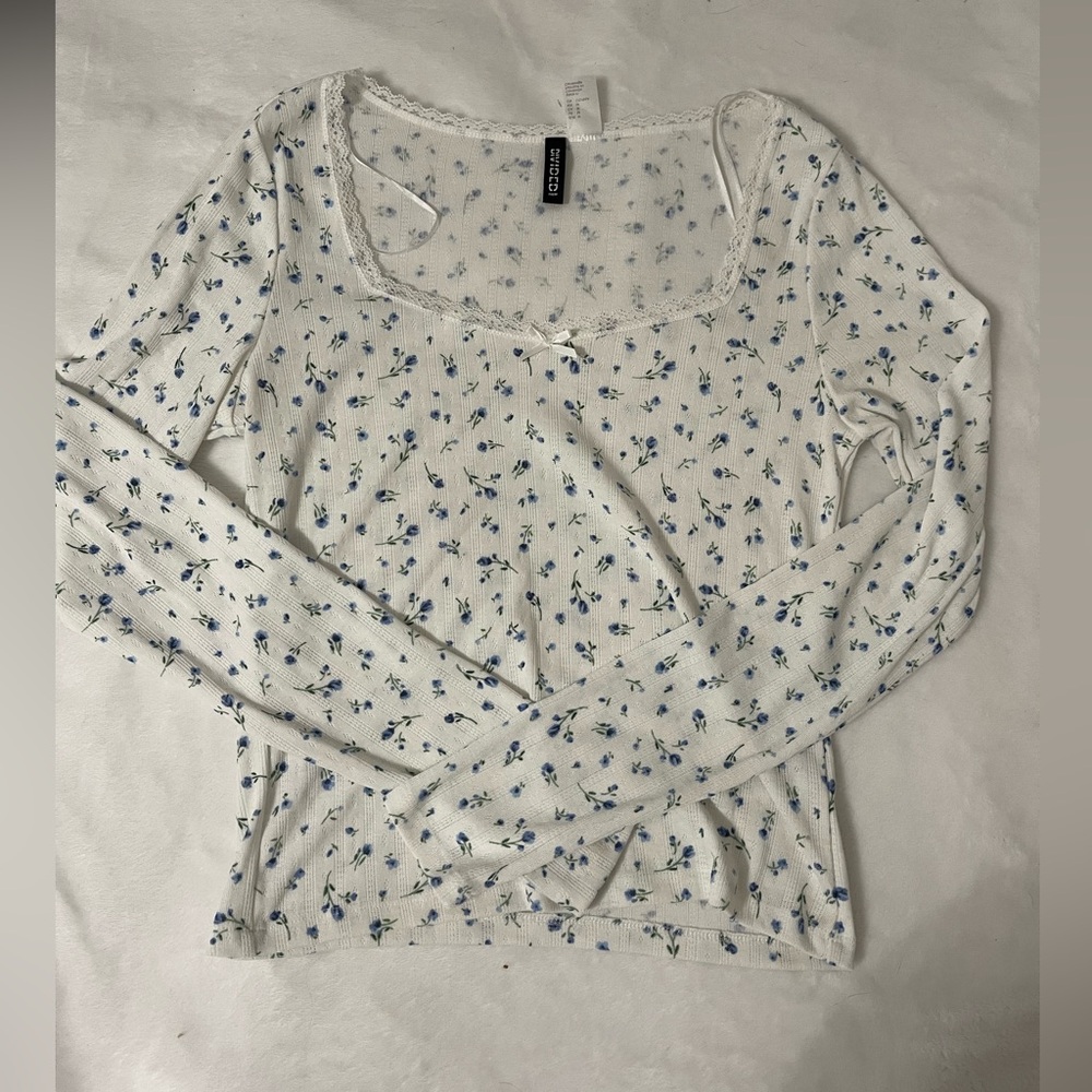 H&M Divided White Top with Blue Floral Print